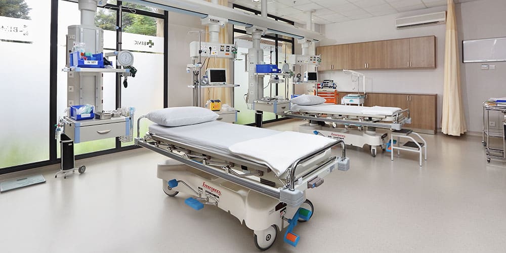 EmergencyDepartmentThebedsandmedicalequipment — BIMC Hospital Bali